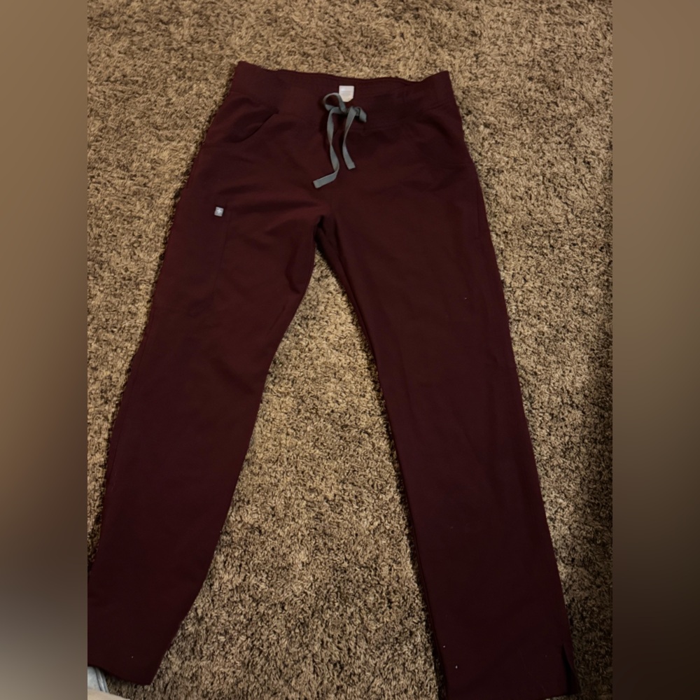 Burgundy Figs scrub pants, size medium tall